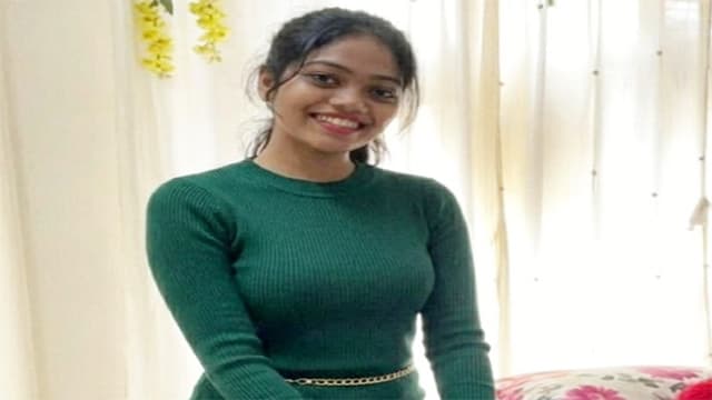 Horny Cute Desi – Blowjob Stripping Hard Exposed