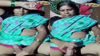 Old Aunty Jerking Young Dick Takes Mms Watch