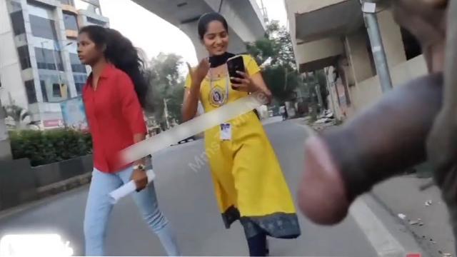 Horny Guy Flash Cock Infront Of College Girls Leak Free