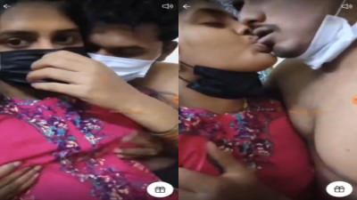 Couple Kissing – And Massaging Mulai HD